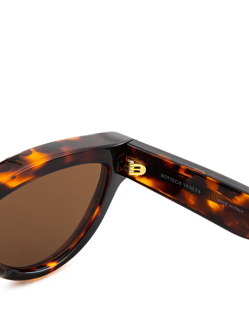 Elegant Tortoise-Shell Sunglasses